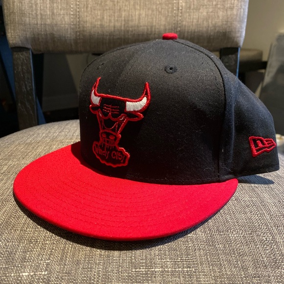 Chicago Bulls Black and Red Snap back 2015 New w/OG tag sticker. - Picture 2 of 8